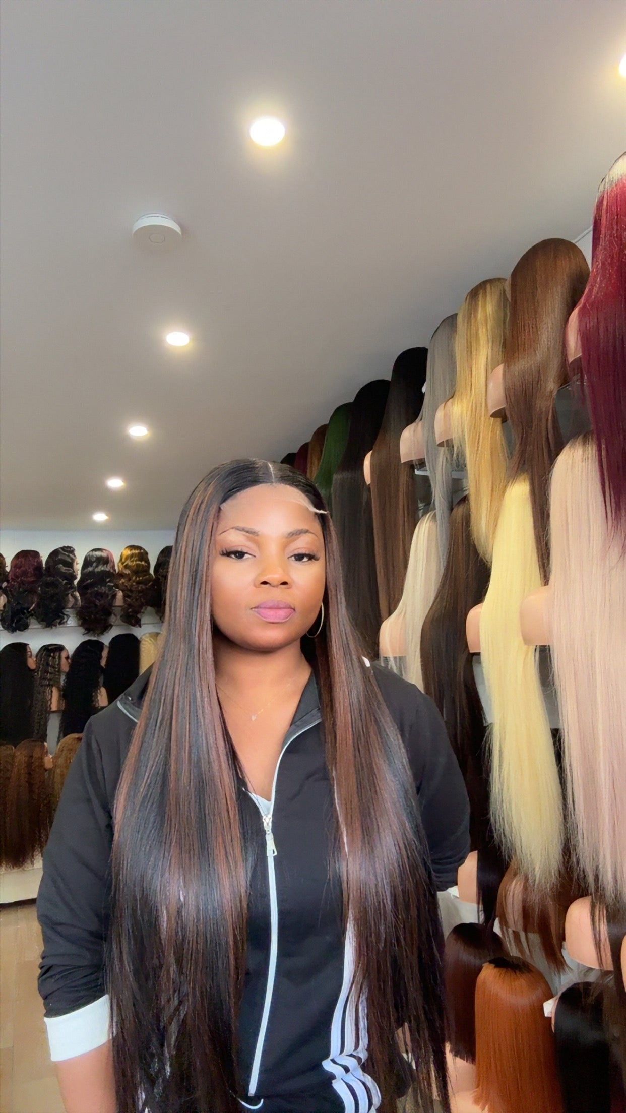 DIVINE PRESTIGE PERRUQUE VIETNAMIENNE TAILLE 30 SANS COLLE 5x5 CLOSURE